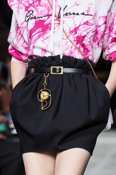 Look 80